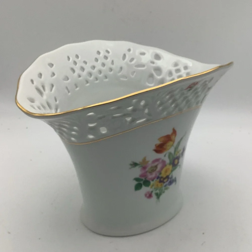Vintage Thun Countess Collection Bohemian Art Glass Reticulated Vase